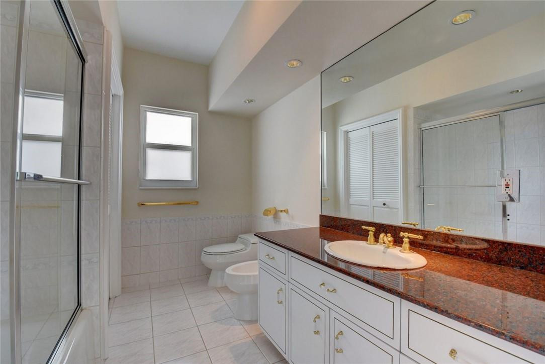 49 Cayuga Road Fort Lauderdale, FL 33308 - Photo 15 of 38 Second floor bathroom