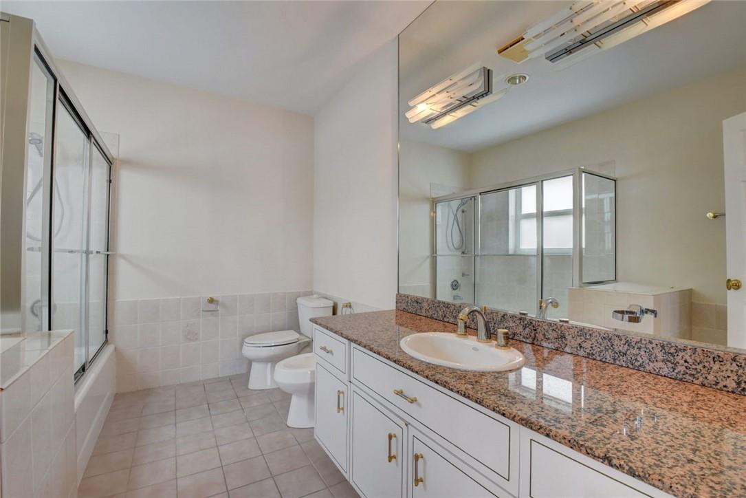 49 Cayuga Road Fort Lauderdale, FL 33308 - Photo 17 of 38 First floor bathroom