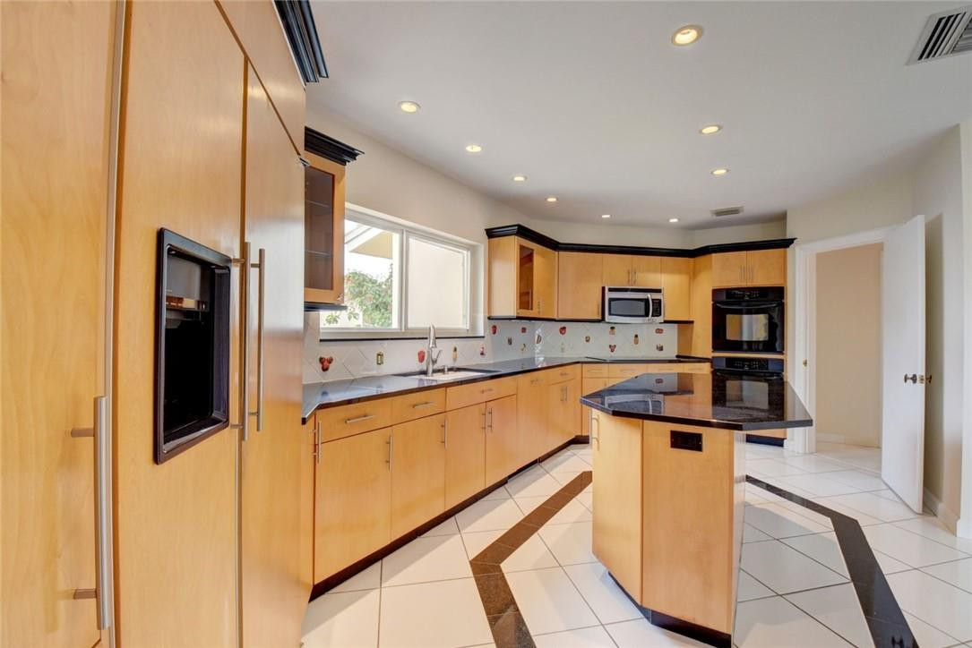 49 Cayuga Road Fort Lauderdale, FL 33308 - Photo 24 of 38 Eat-in kitchen