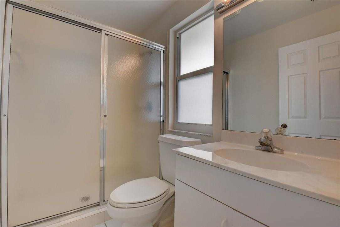 49 Cayuga Road Fort Lauderdale, FL 33308 - Photo 30 of 38 In-law/guest suite bathroom