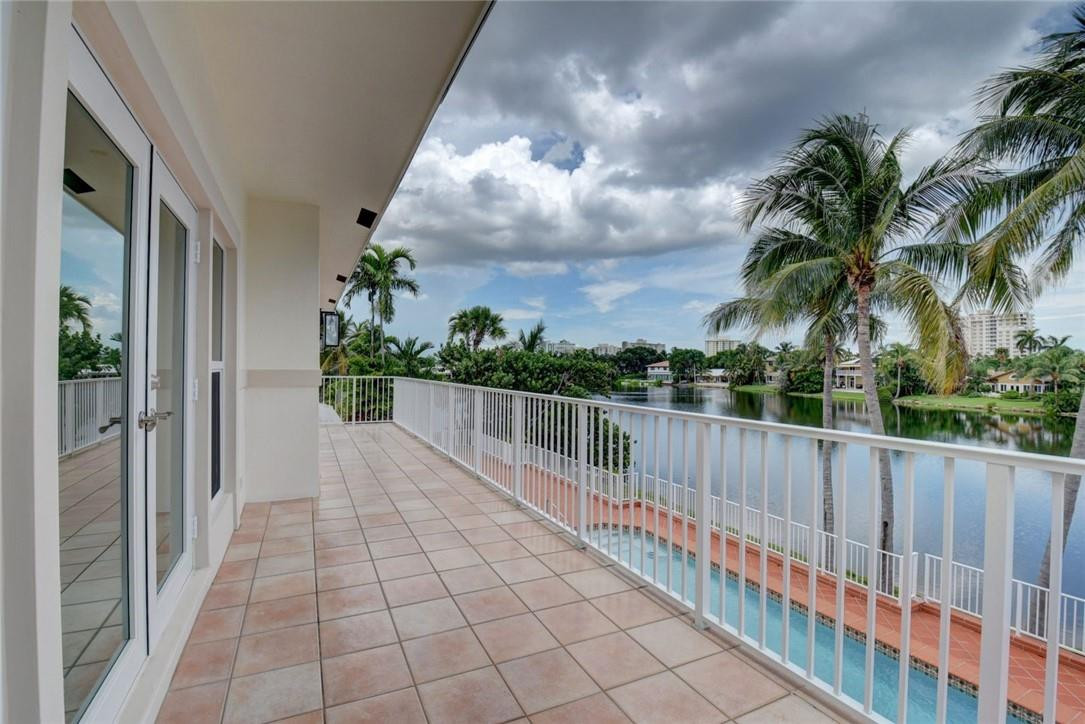 49 Cayuga Road Fort Lauderdale, FL 33308 - Photo 9 of 38 Second floor balcony