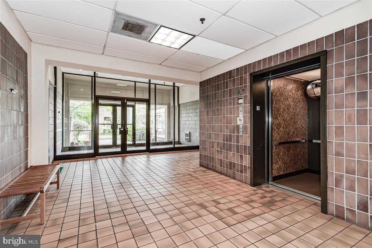1 Markham Road, Unit 3E Princeton, NJ 08540 - Photo 28 of 31 Building lobby with Elevator