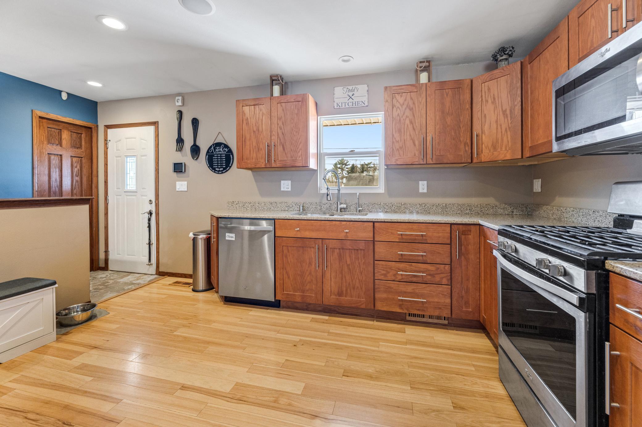 1220 Green Street Onalaska, WI 54650 - Photo 4 of 27