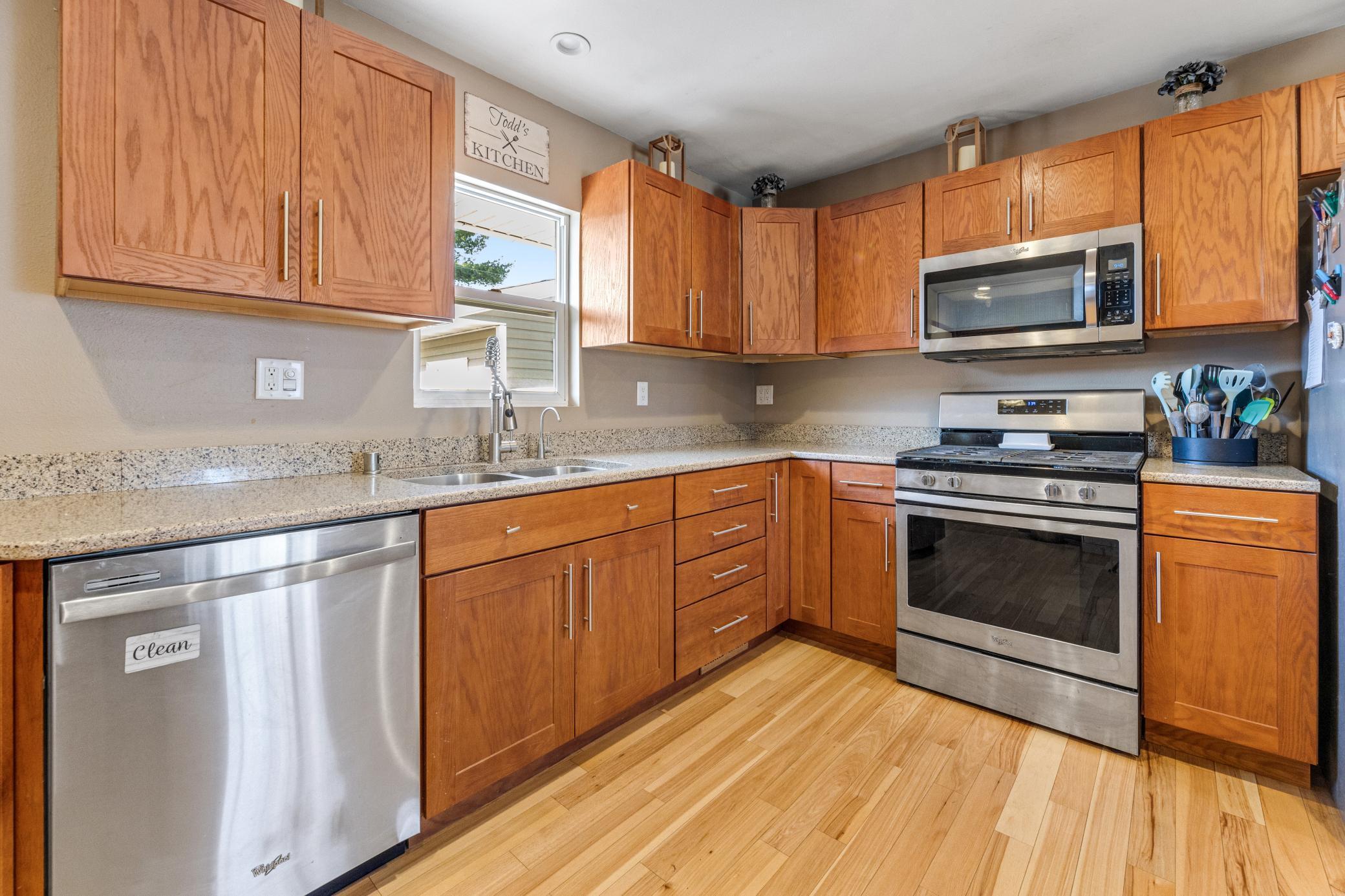 1220 Green Street Onalaska, WI 54650 - Photo 5 of 27