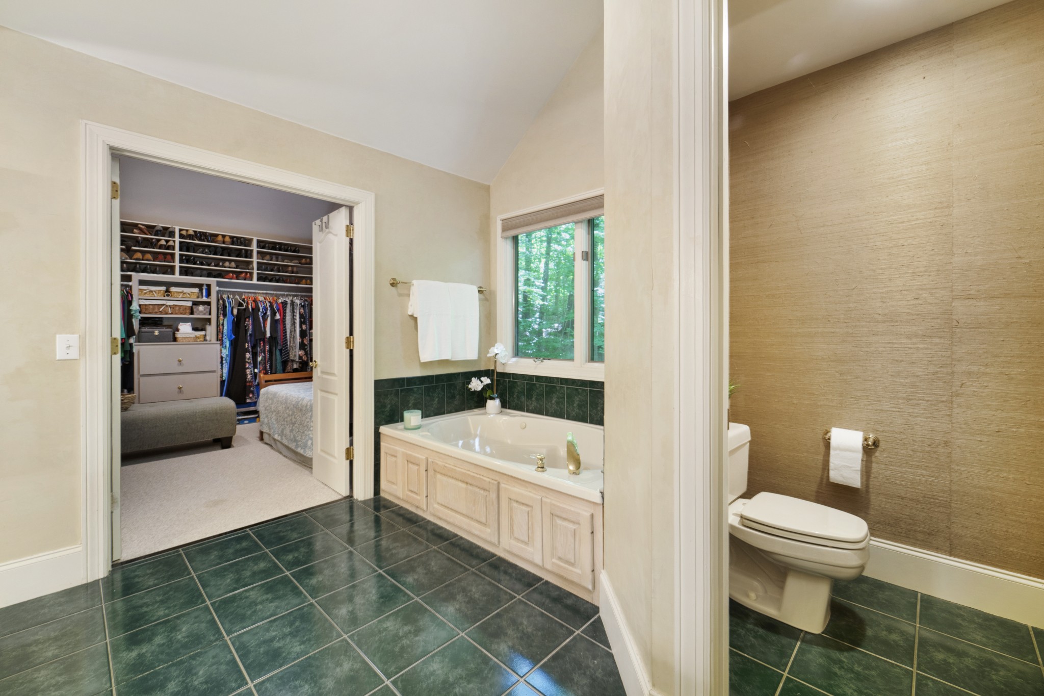 166 Hicks Road Nashville, TN 37221 - Photo 27 of 43 a bathroom with a tub toilet and a sink
