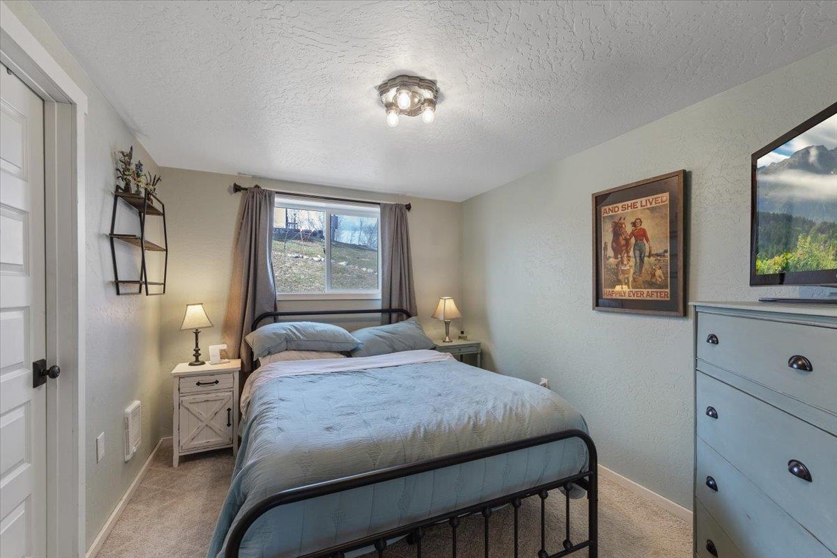 11515 East Heglar Road Mead, WA 99021 - Photo 26 of 40