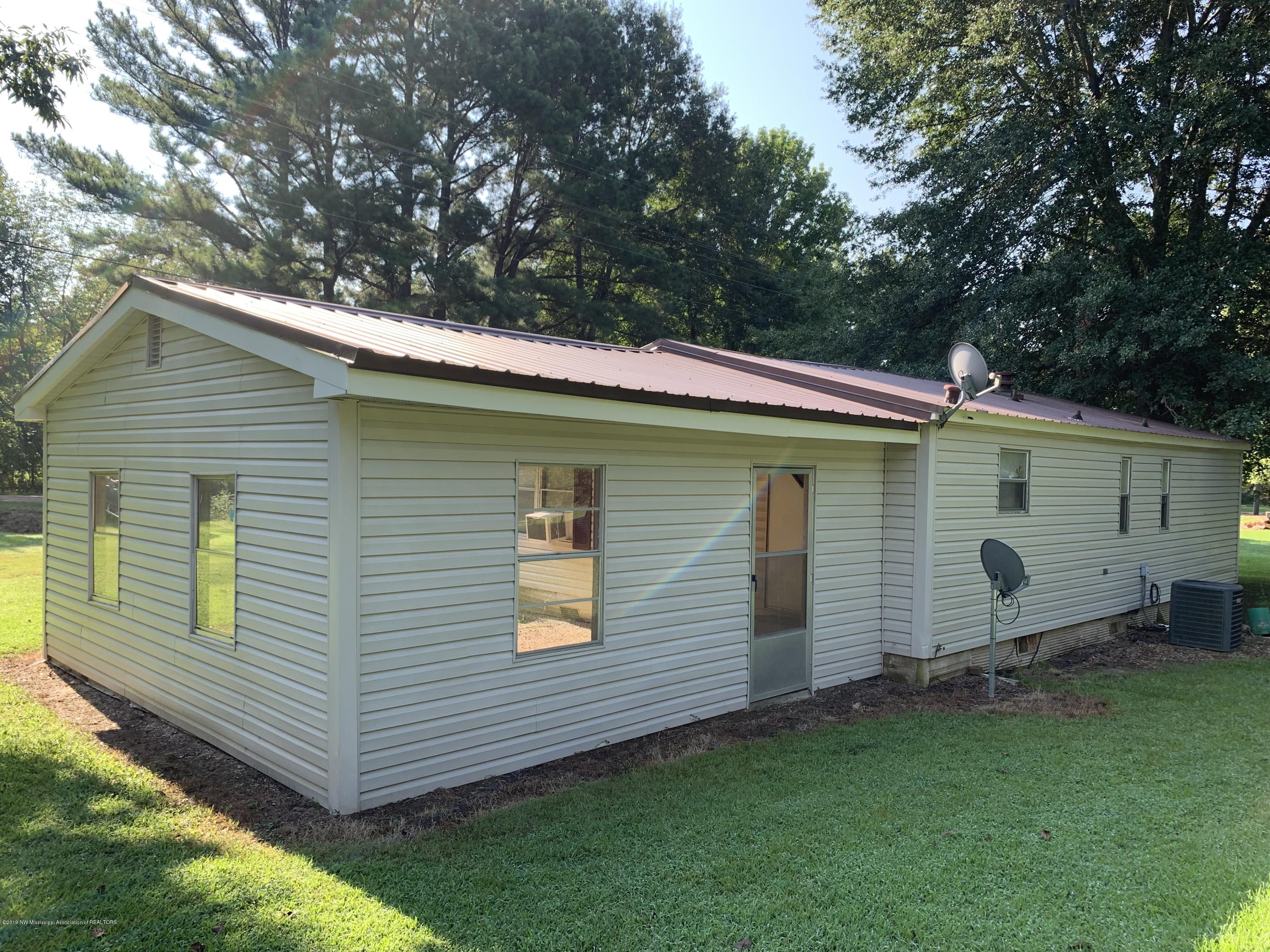 74 Rader Creek Road Sarah, MS 38665 - Photo 4 of 16 952CB5DF-7165-46B5-8409-545C75486937
