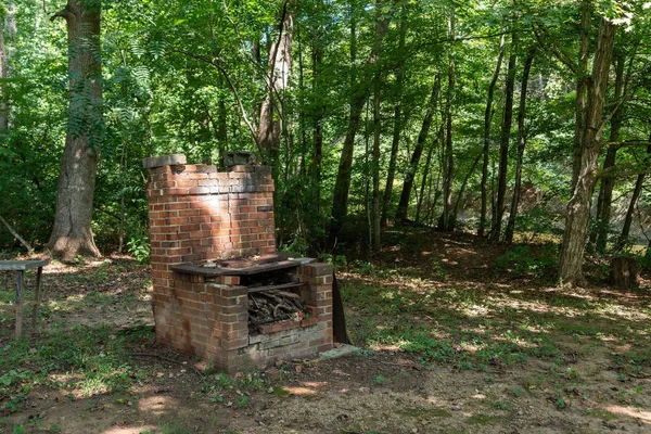 a view of a back yard of the house