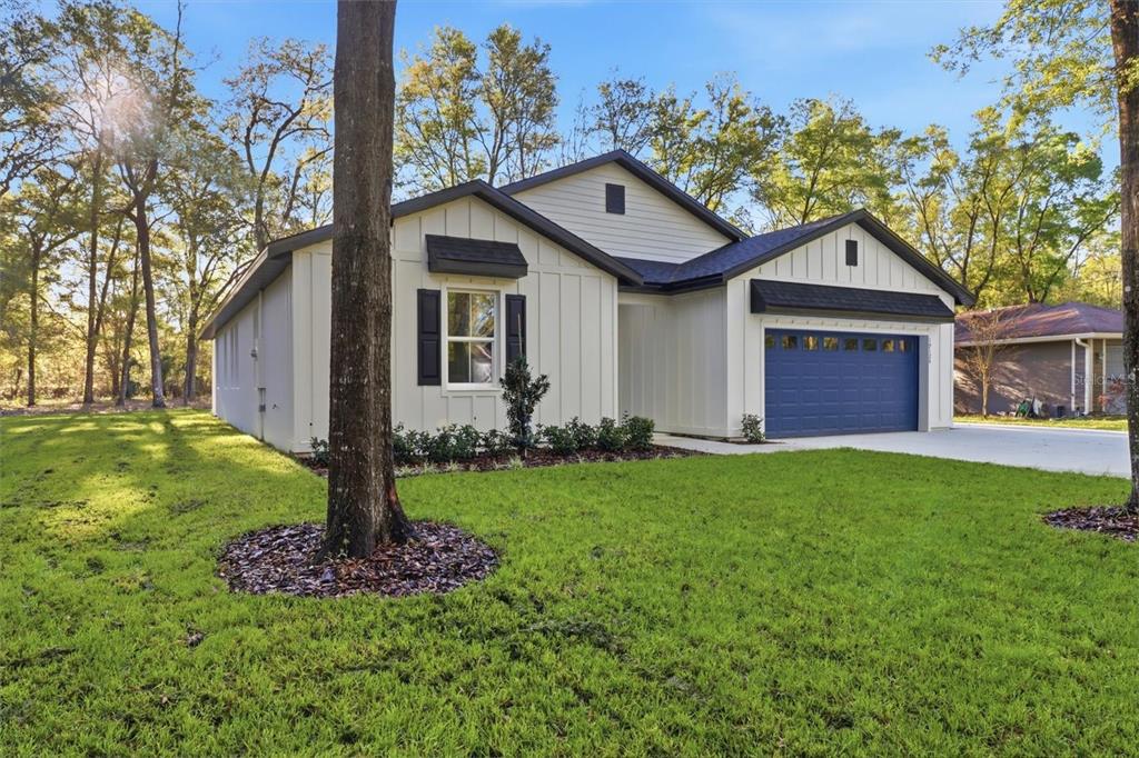 19126 Southwest 101st Street Dunnellon, FL 34432 - Photo 1 of 46 a front view of a house with garden