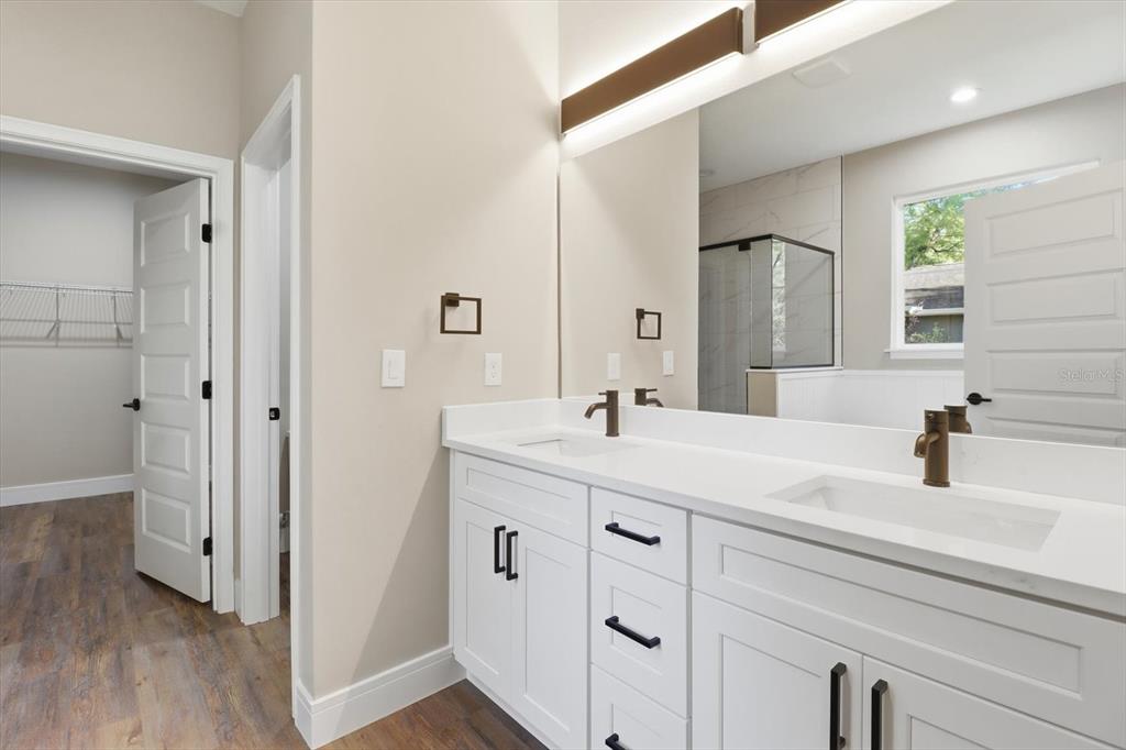 19126 Southwest 101st Street Dunnellon, FL 34432 - Photo 18 of 46 a bathroom with a sink and a mirror