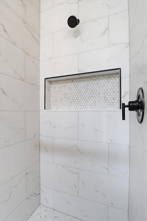 19126 Southwest 101st Street Dunnellon, FL 34432 - Photo 21 of 46 a bathroom with a shower