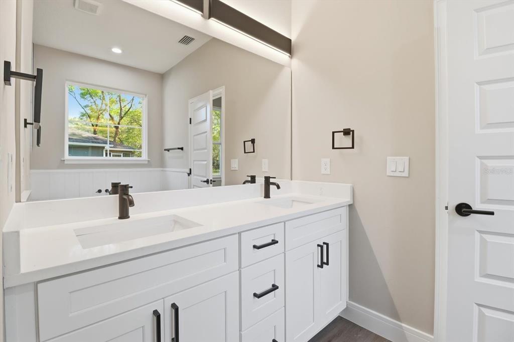 19126 Southwest 101st Street Dunnellon, FL 34432 - Photo 22 of 46 a bathroom with 2 sink and a mirror