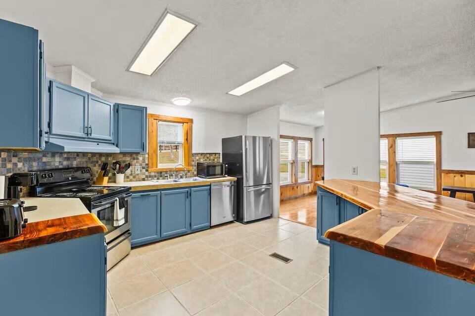 1325 Star Gap Road Stanton, KY 40380 - Photo 8 of 37 b661ca11-b699-49be-a6dc-00ff44d81429