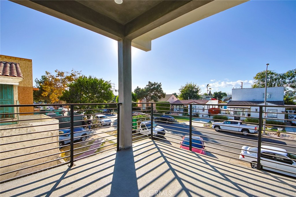 2202 Thurman Avenue Los Angeles, CA 90016 - Photo 19 of 25 a view of a balcony with chairs
