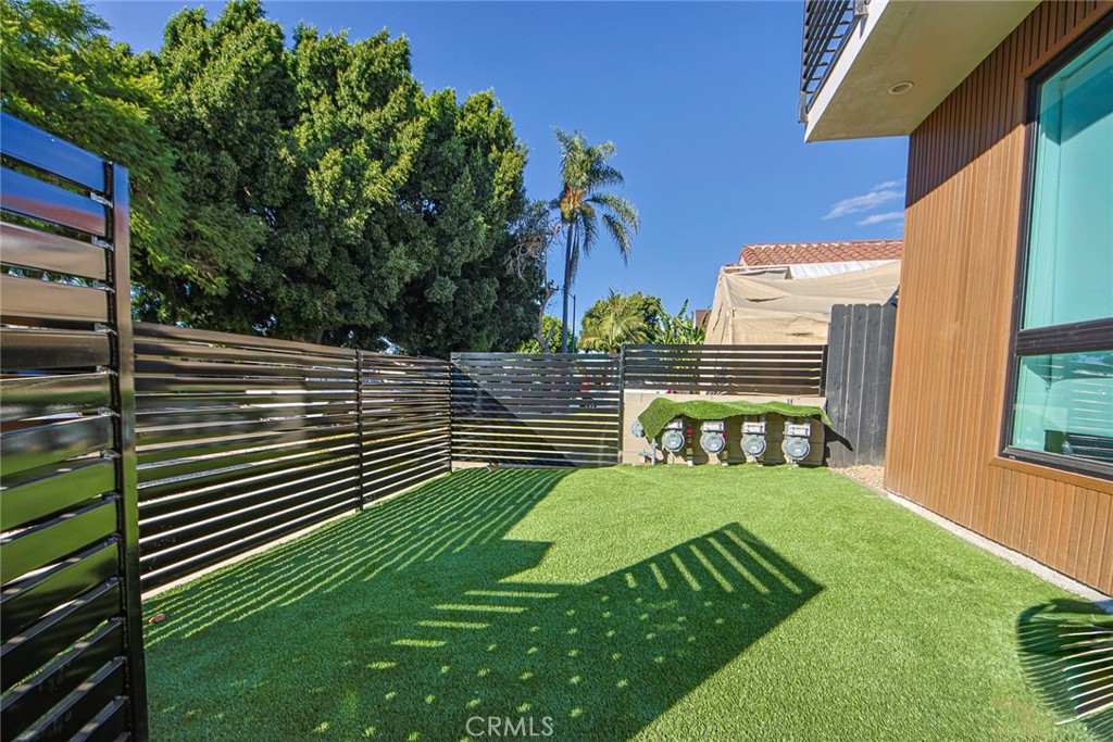 2202 Thurman Avenue Los Angeles, CA 90016 - Photo 24 of 25 a view of a bench in the backyard