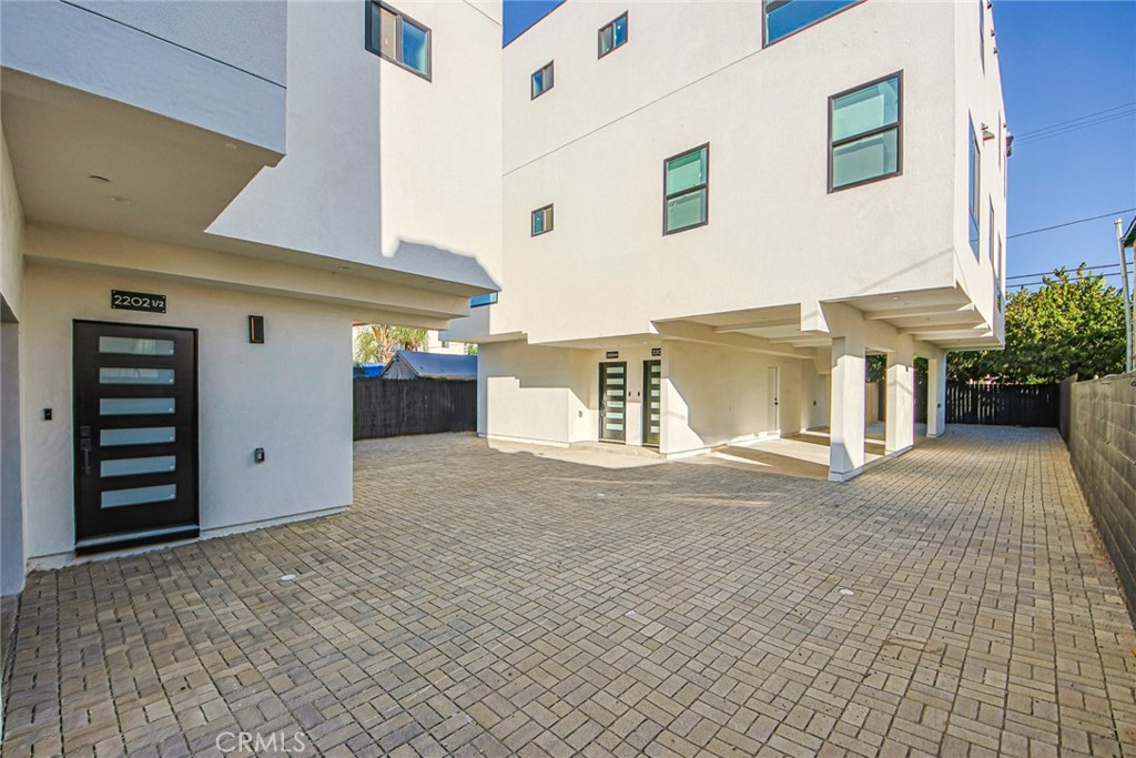2202 Thurman Avenue Los Angeles, CA 90016 - Photo 25 of 25 a view of a parking space in a garage