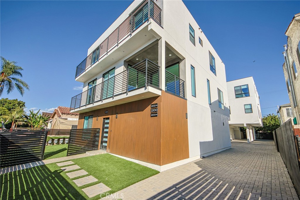2202 Thurman Avenue Los Angeles, CA 90016 - Photo 8 of 25 a front view of a house with a garden