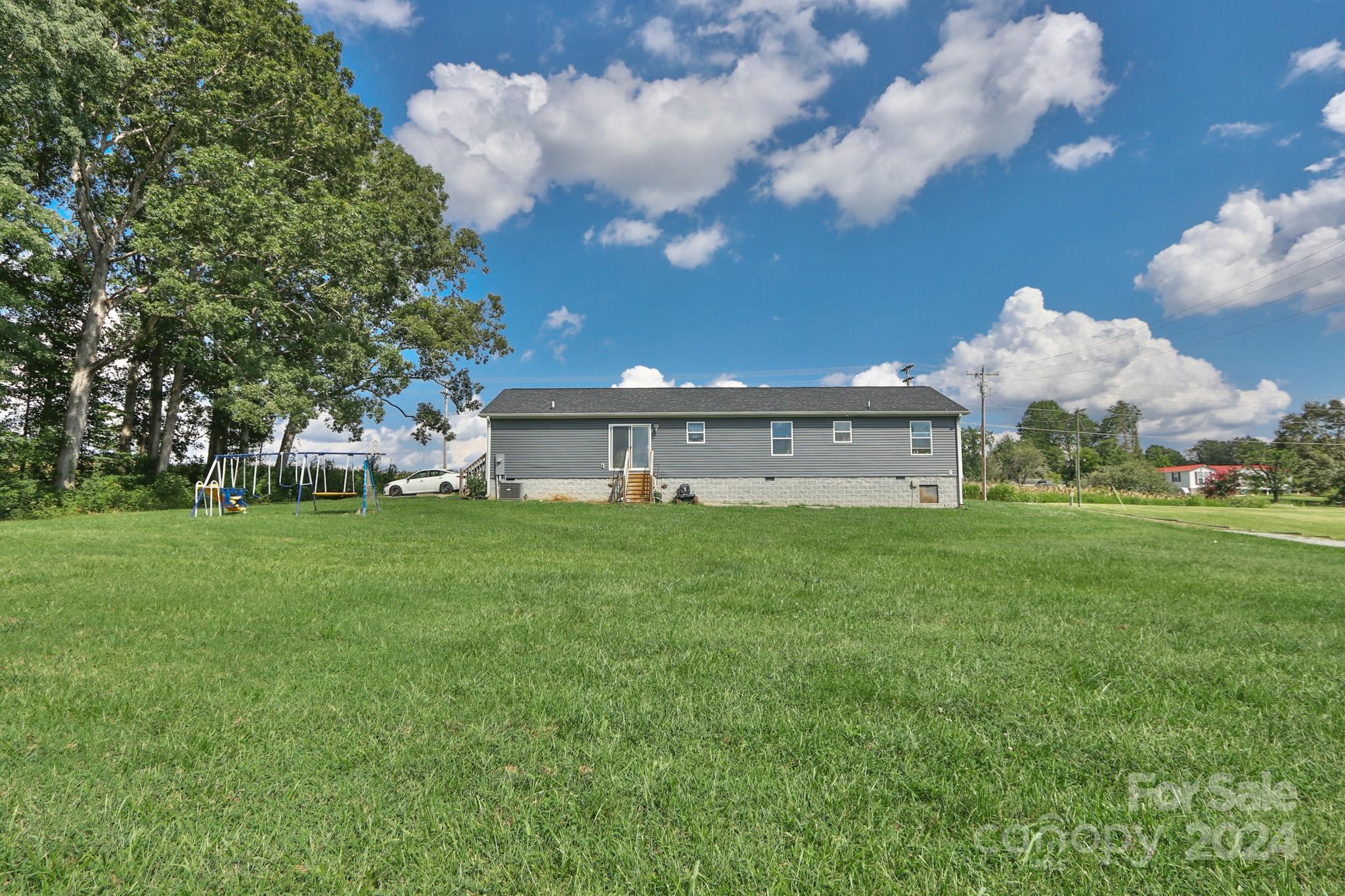 1647 Bloomtown Road East Bend, NC 27018 - Photo 4 of 34