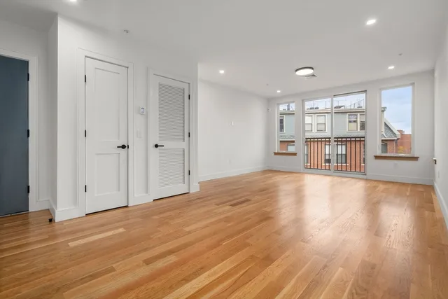 $1,870,000 | 58 Kent, Unit 301, Brookline, MA 02445