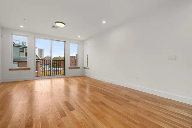 $1,870,000 | 58 Kent, Unit 301, Brookline, MA 02445