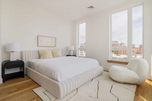 $1,870,000 | 58 Kent, Unit 301, Brookline, MA 02445