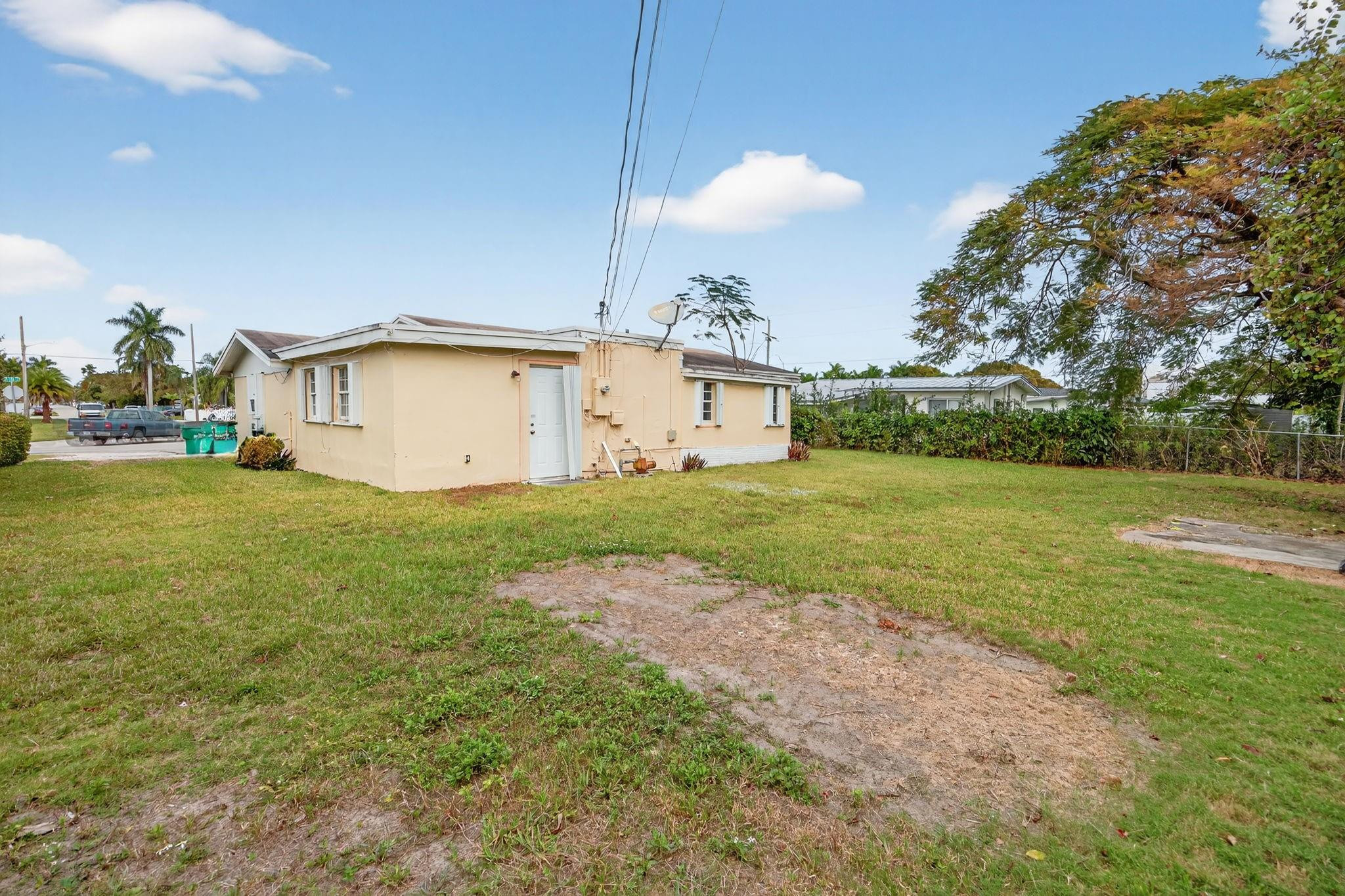 11720 Southwest 176th Street Miami, FL 33177 - Photo 6 of 31 a view of a backyard of the house