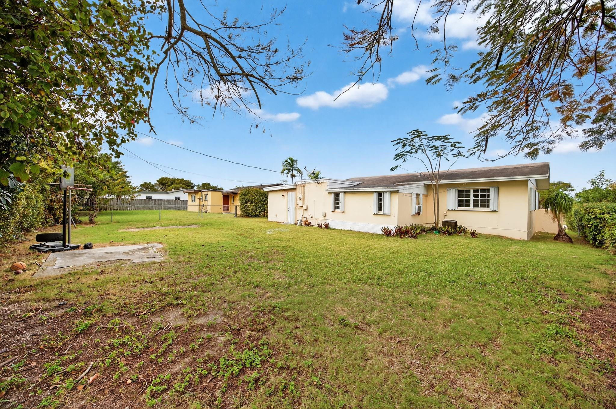 11720 Southwest 176th Street Miami, FL 33177 - Photo 8 of 31 a view of a house with backyard and garden
