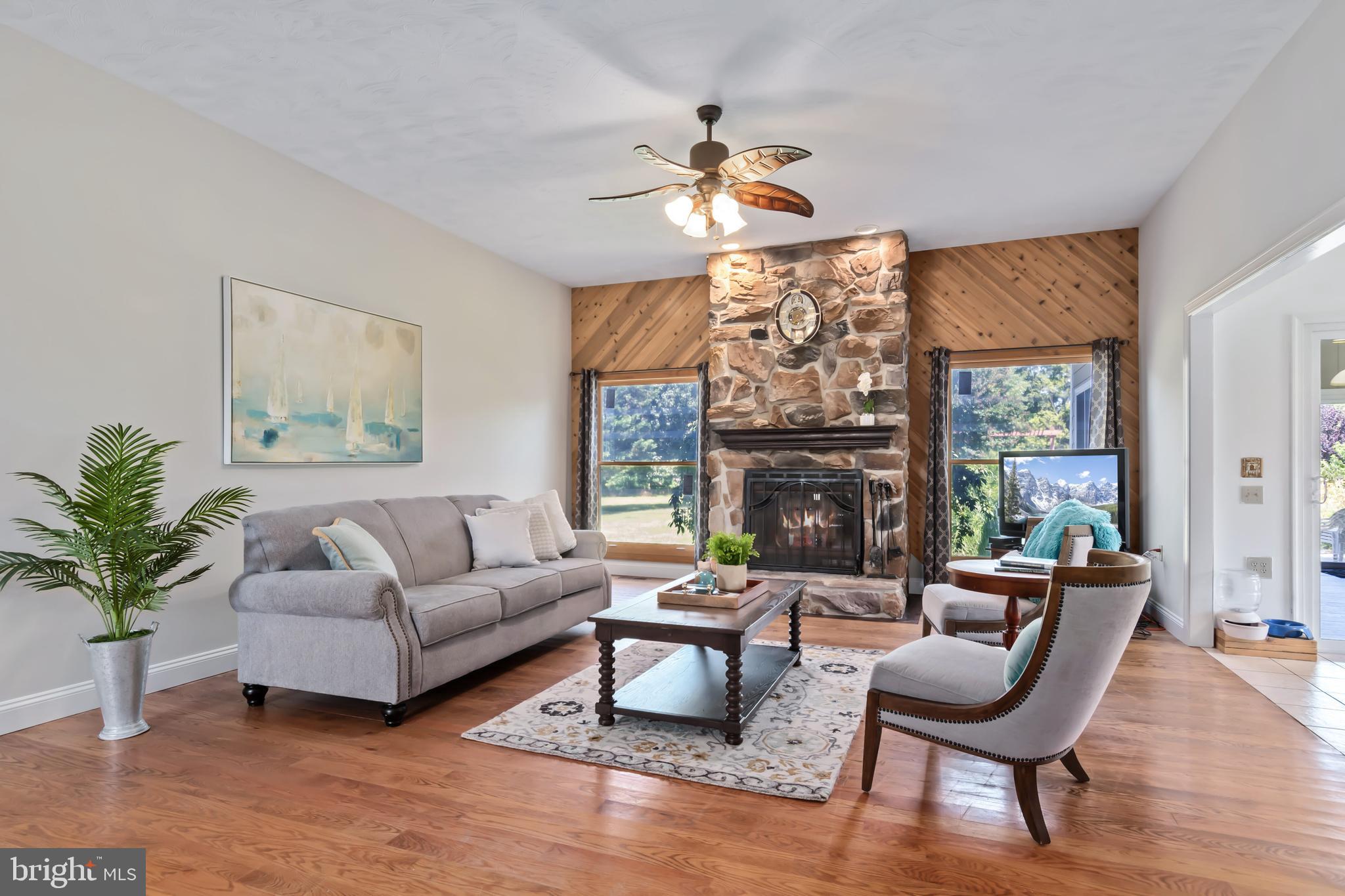 1310 Love Point Road Stevensville, MD 21666 - Photo 3 of 46 Living room