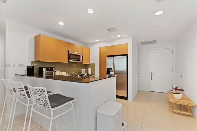 $3,900 | 1060 Brickell Avenue, Unit 2207, Miami, FL 33131