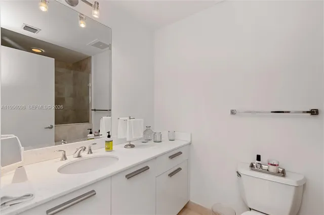 $3,900 | 1060 Brickell Avenue, Unit 2207, Miami, FL 33131