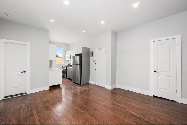 $3,250 | 164 Dikeman Street, Unit 3R | Red Hook