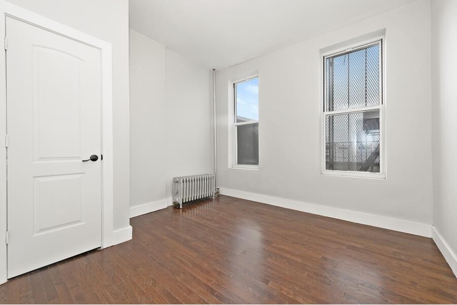 164 Dikeman Street, Unit 3R Brooklyn, NY 11231 - Photo 4 of 6 an empty room with wooden floor and windows