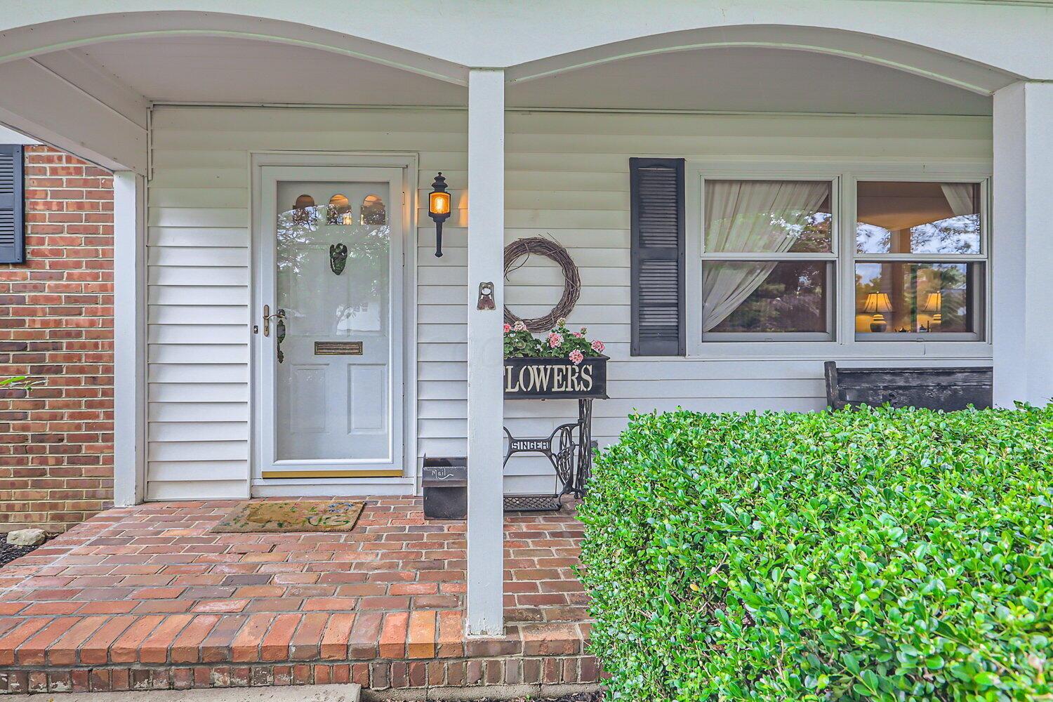 3081 Carisbrook Road Columbus, OH 43221 - Photo 3 of 27 3081 Carisbrook Road - Web Quality - 003