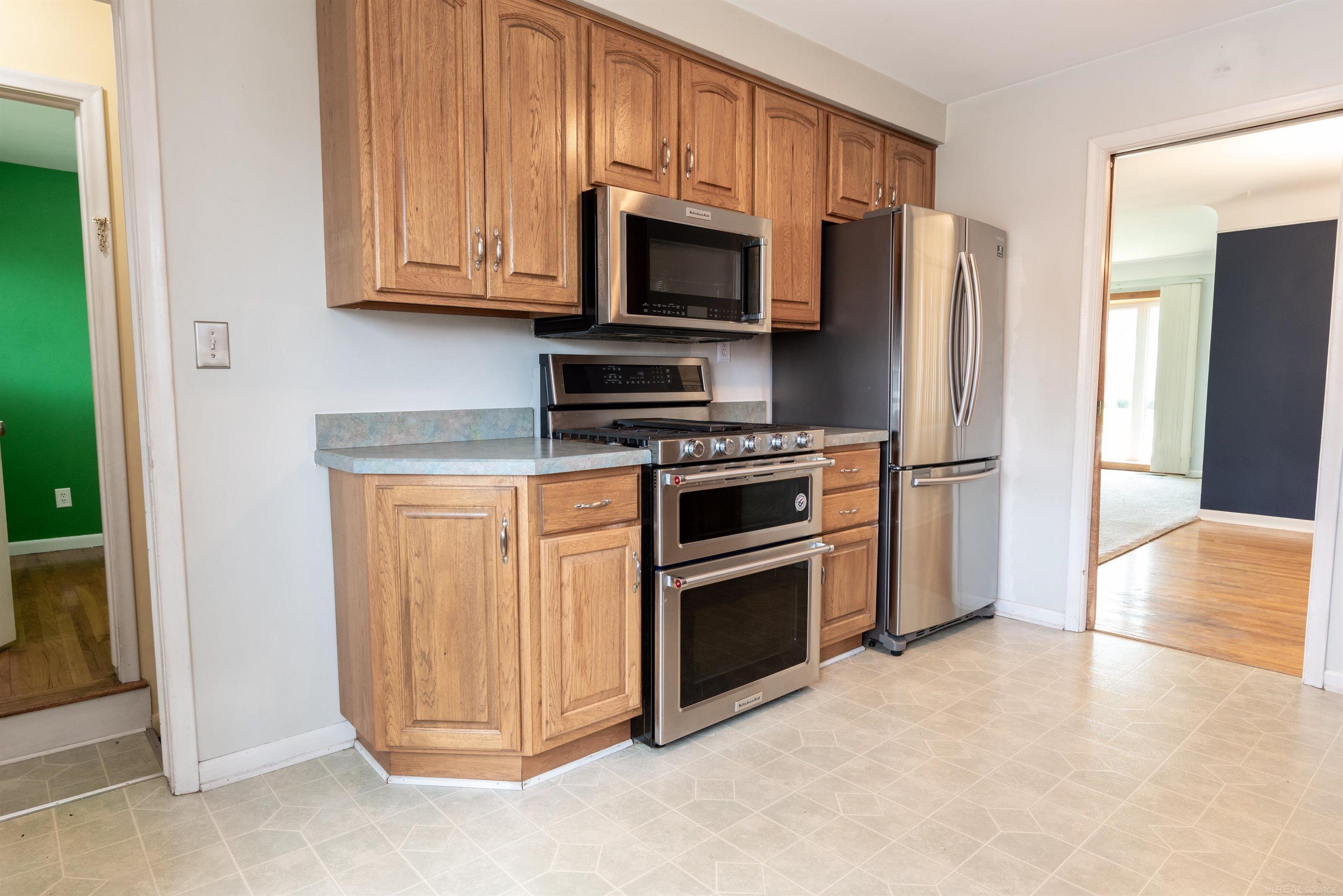 18043 Winsome Road Fraser, MI 48026 - Photo 8 of 32