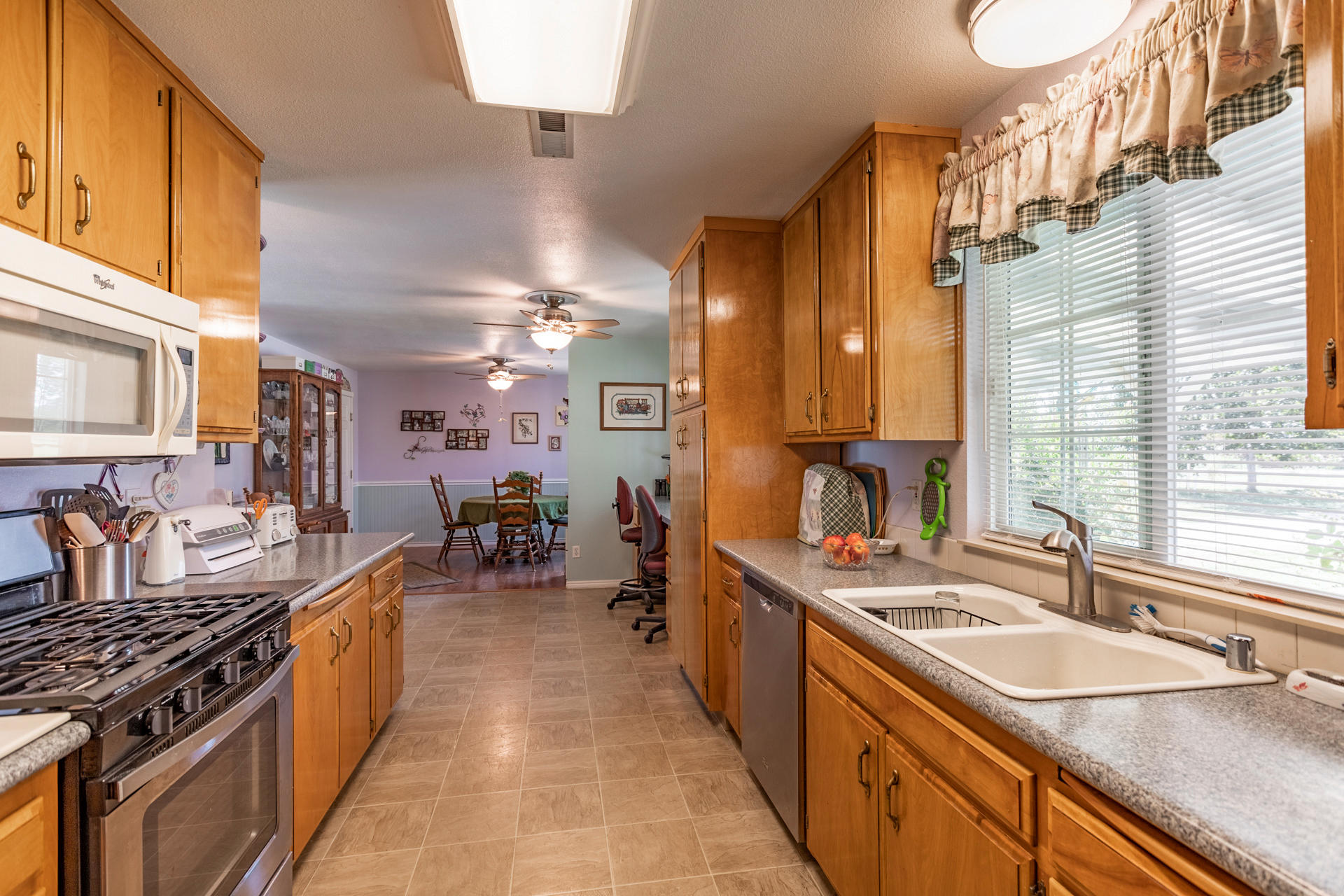 5403 Balls Ferry Road Anderson, CA 96007 - Photo 8 of 30 22 Kitchen
