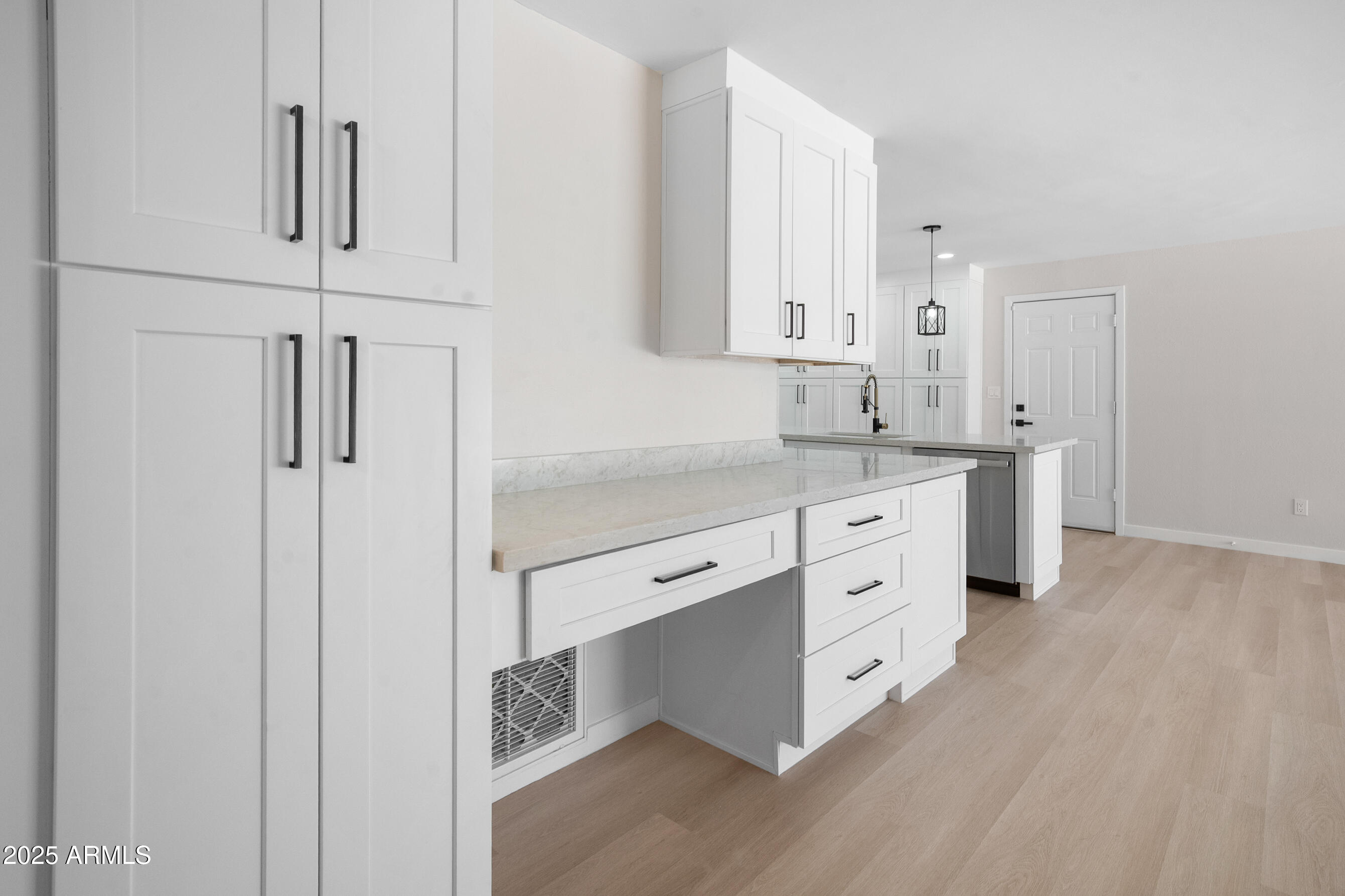 3933 East Flower Street Phoenix, AZ 85018 - Photo 11 of 37 Kitchen