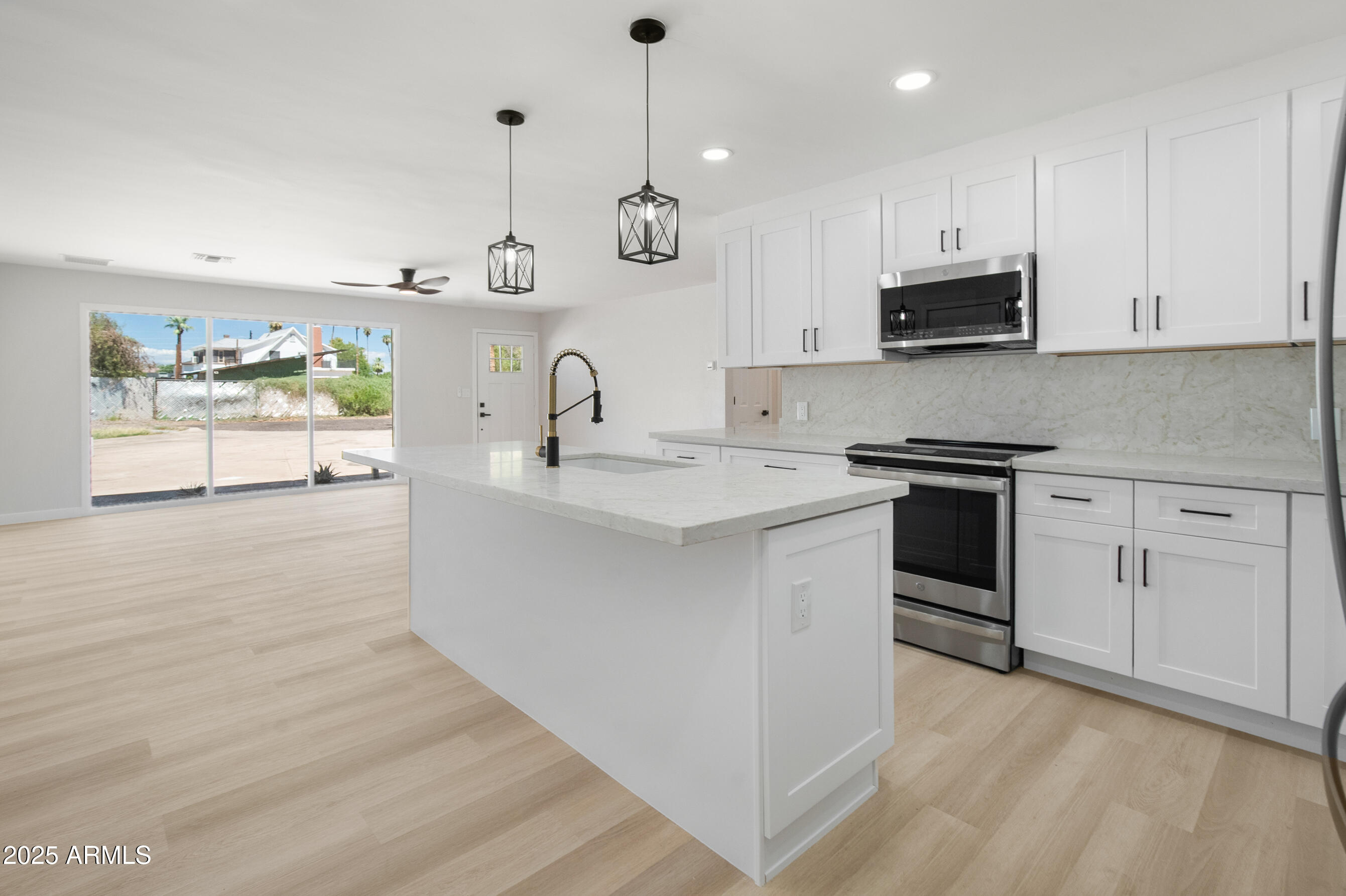 3933 East Flower Street Phoenix, AZ 85018 - Photo 15 of 37 Kitchen