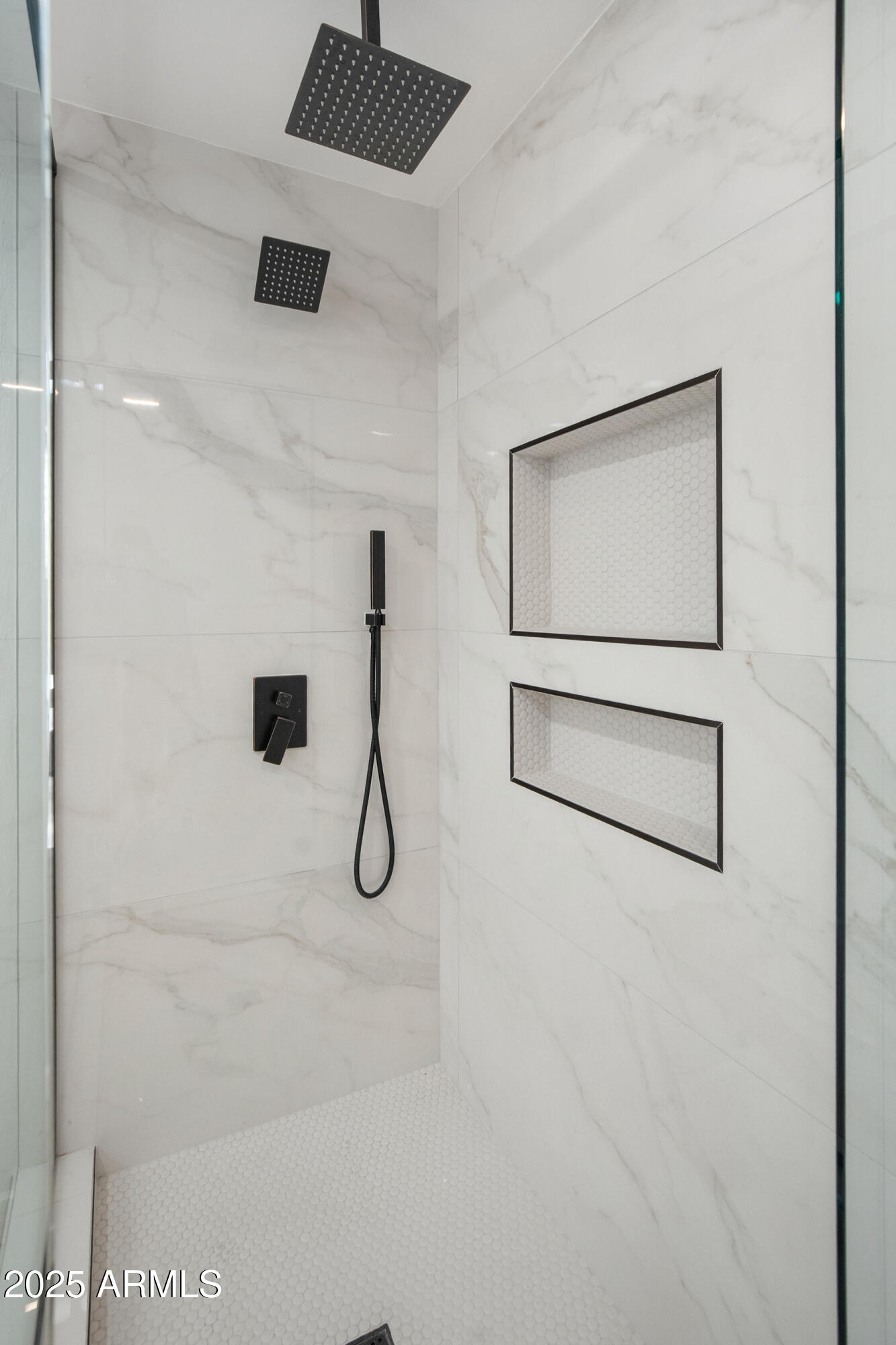 3933 East Flower Street Phoenix, AZ 85018 - Photo 20 of 37 Primary shower