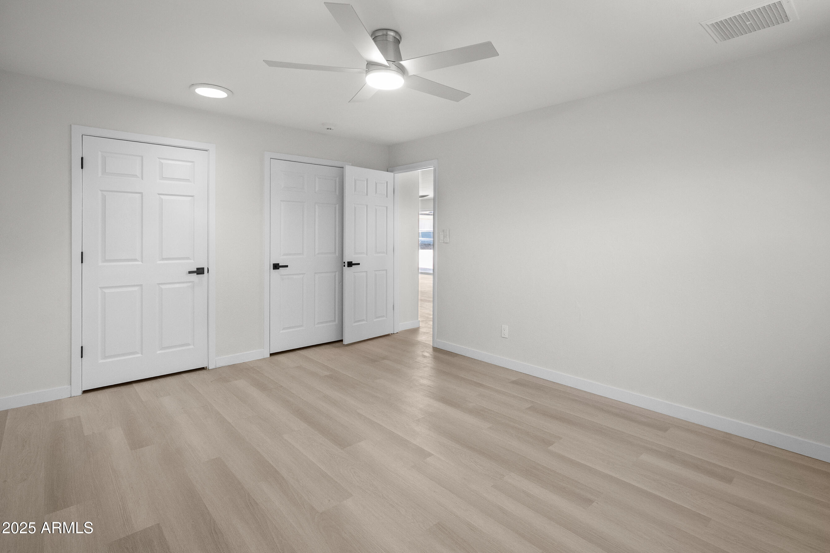 3933 East Flower Street Phoenix, AZ 85018 - Photo 32 of 37 3933 E Flower St-14