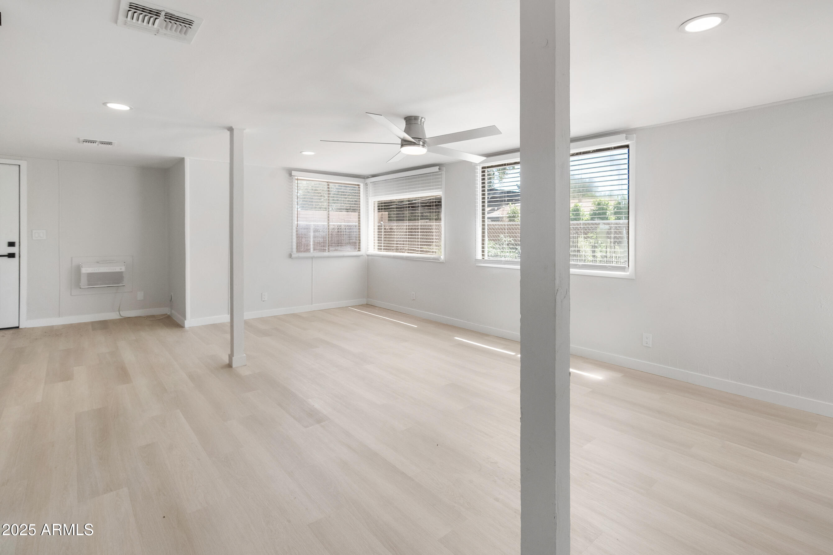 3933 East Flower Street Phoenix, AZ 85018 - Photo 7 of 37 Media Room