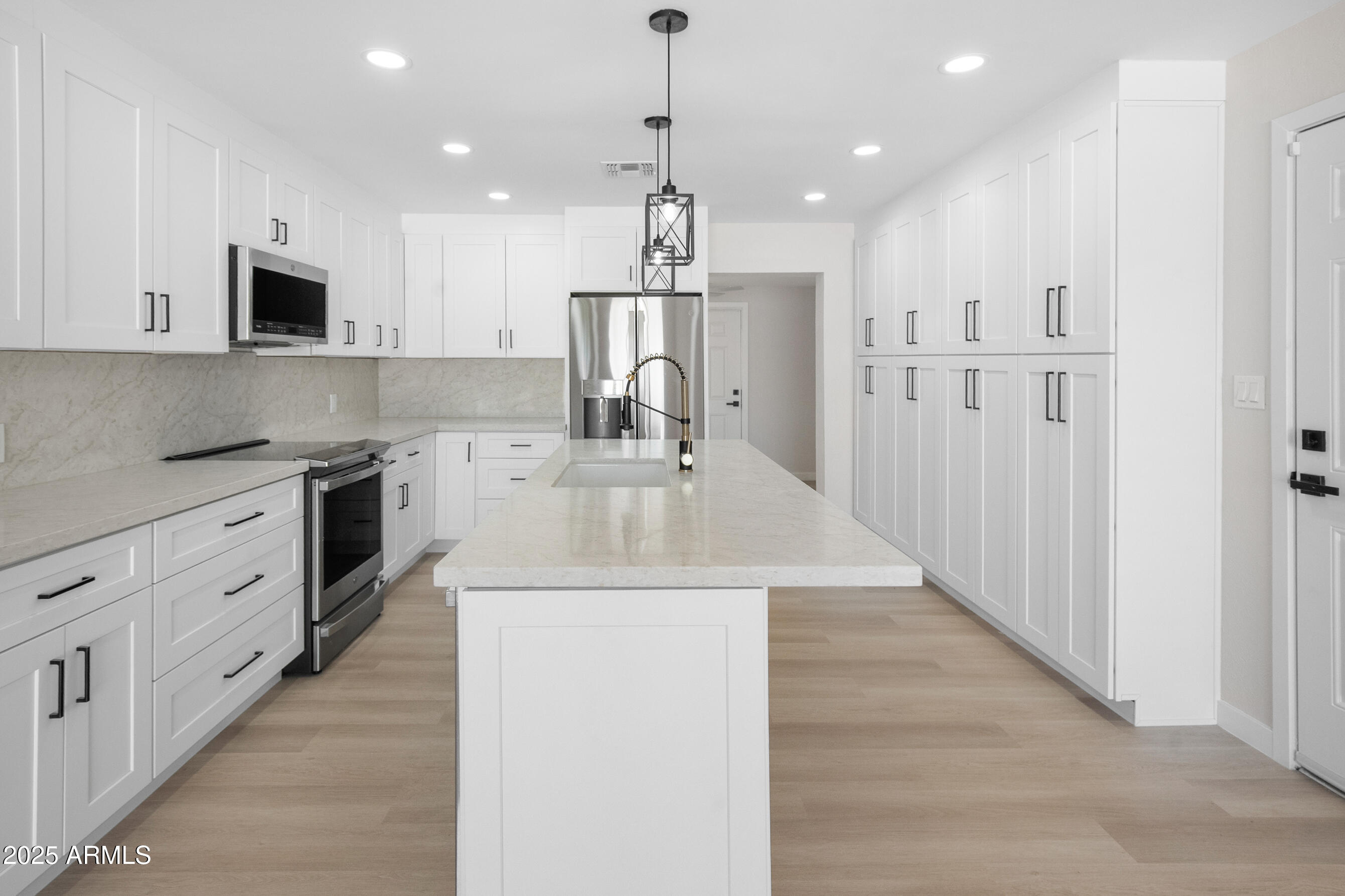 3933 East Flower Street Phoenix, AZ 85018 - Photo 10 of 37 Kitchen