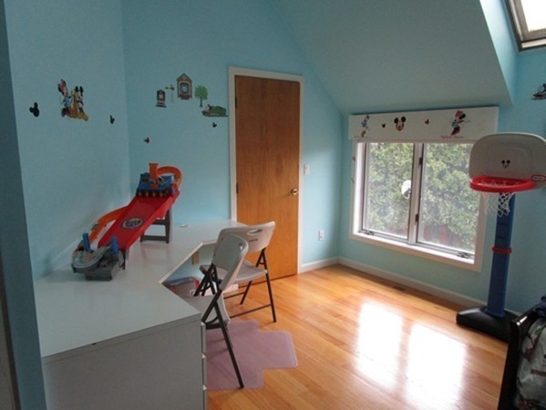 17 McKinley Road Marblehead, MA 01945 - Photo 16 of 22 a room with furniture and a window