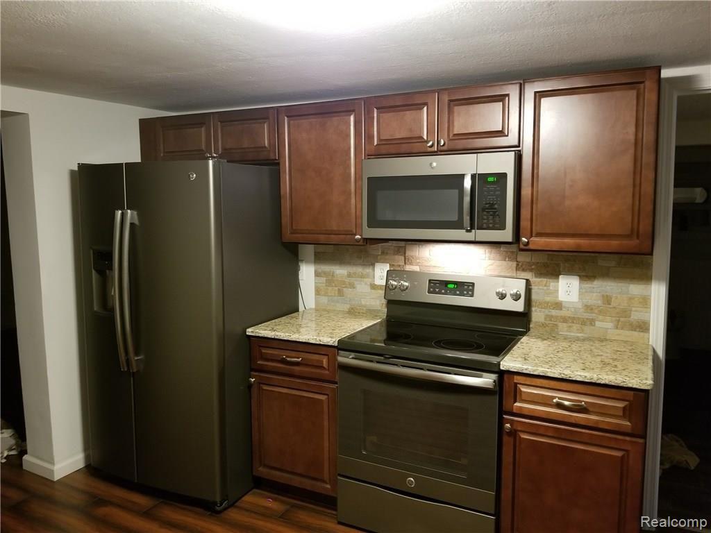 4465 Pinckney Road Howell, MI 48843 - Photo 13 of 13 4465 Kitchen 4.jpg
