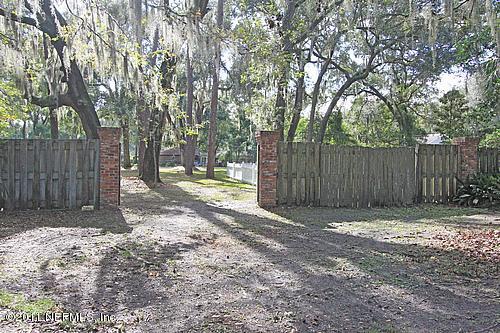 9628 Beauclerc Bluff Road Jacksonville, FL 32257 - Photo 27 of 31 a view of outdoor space with wooden fence