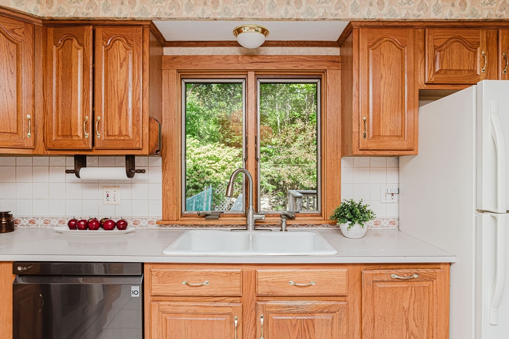 95 Old Willis Road Cumberland, RI 02864 - Photo 12 of 29 Gallery Image 12
