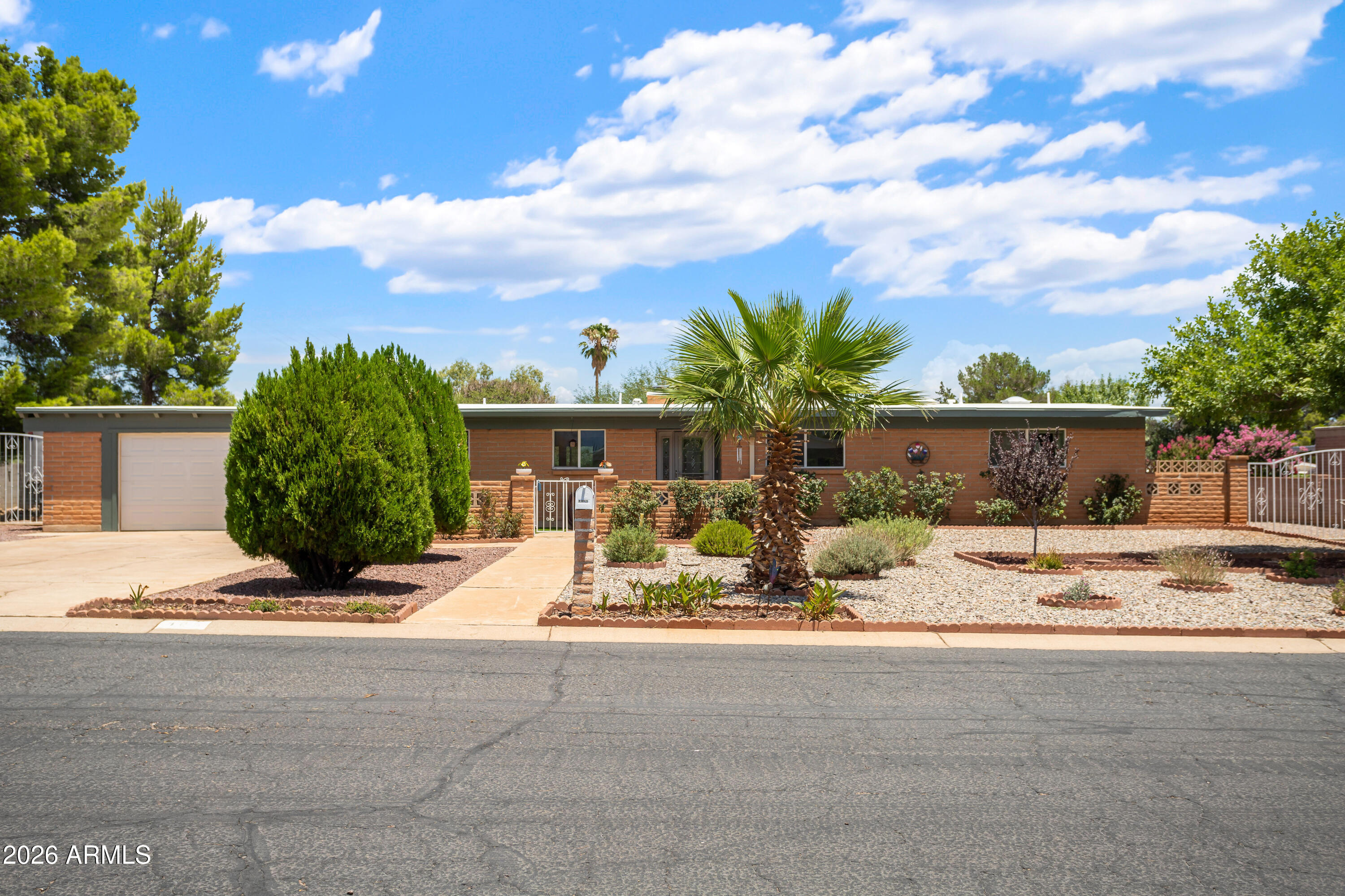 805 Suffolk Road Sierra Vista, AZ 85635 - Photo 1 of 49 Front of home