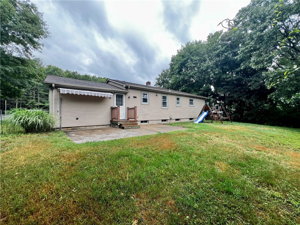 426 Arnold Road Coventry, RI 02816 - Photo 4 of 30