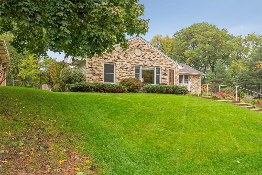 5232 Hollywood Road Edina, MN 55436 - Photo 3 of 40