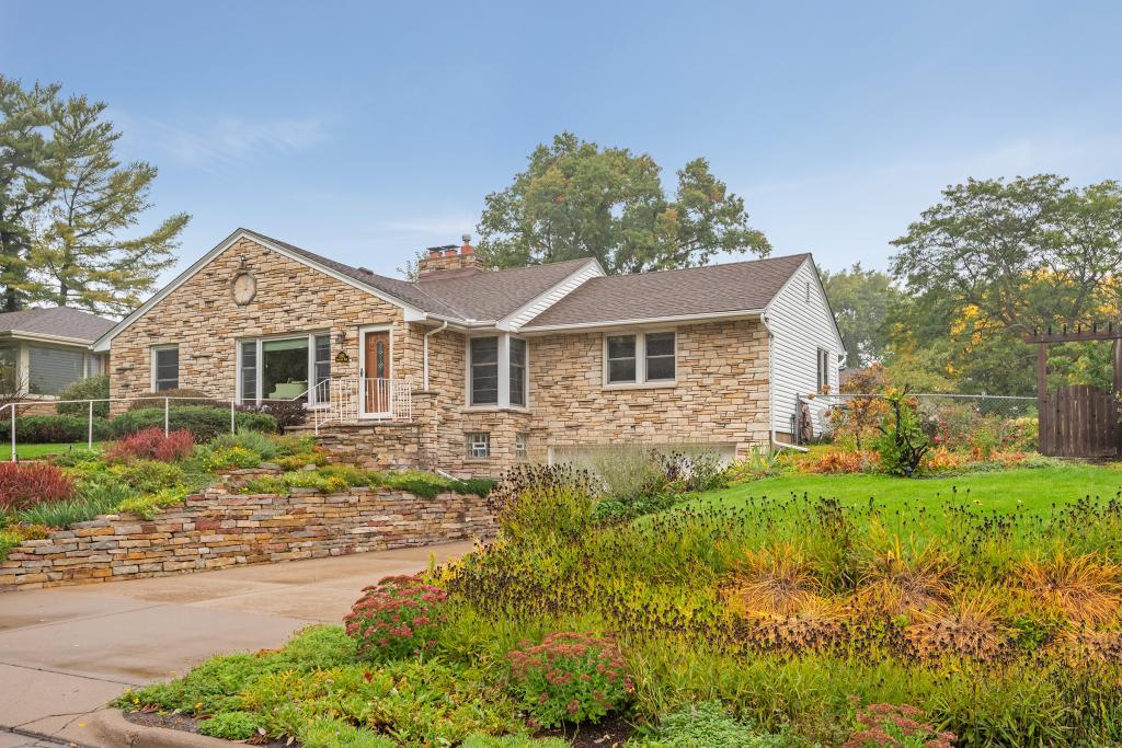 5232 Hollywood Road Edina, MN 55436 - Photo 4 of 40