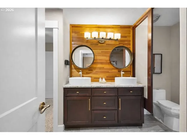 $1,095,000 | 2010 Maple Terrace, West Linn, OR 97068